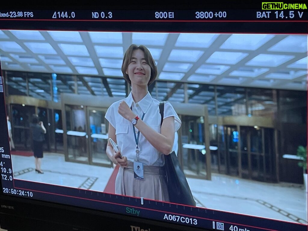 Lee Yeon-hee Instagram - 금요일이잖아! 🤭🤭🤭🤭 그냥 웃음이 나아~ “레이스”도 함께해~~!! 1-4회 스트리밍중🥰🤣 #레이스#디즈니플러스#disenyplus