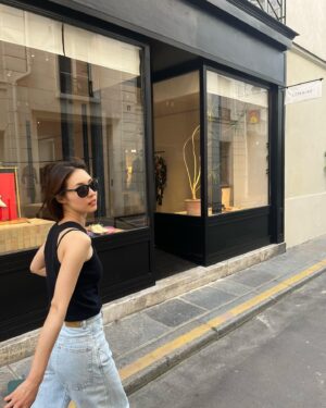 Lee Yeon-hee Instagram - 걷고걷고 또 걷구.
많이 걸어다닐수 있어서 좋은.