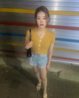 Lee Yoo-jin Instagram - 뜨거웠던 여름...📸✨
이제 넘 춥당 🌬