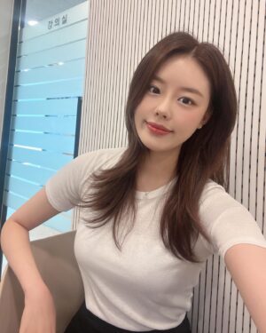 Lee Yoo-jin Instagram - 📖💓