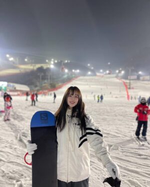 Lee Yoo-jin Instagram - 첫 보드☃️🏂🌟
