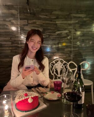 Lee Yoo-jin Instagram - ✨🎄 𝑀𝑒𝓇𝓇𝓎 𝒞𝒽𝓇𝒾𝓈𝓉𝓂𝒶𝓈 ☃️💓