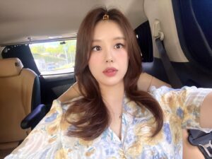 Lee Yoo-jin Instagram - 즐거운 주말 보내세요🥰🌷