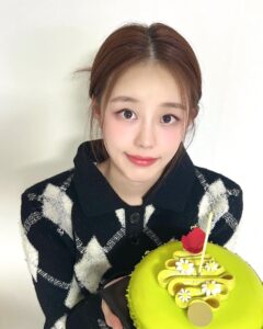 Lee Yoo-jin Instagram - 𝐻𝒶𝓅𝓅𝓎 𝒷𝒾𝓇𝓉𝒽𝒹𝒶𝓎 𝓉𝑜 𝓂𝑒 💓 12.6 🎂🥳🥰 늦었지만 축하해 주신 분들 모두 감사드립니당🙇‍♀️💖