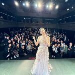 Lee Young-ae Instagram - Thank you for all the unforgettable moments~💚💙🩵😉😁 #the17thasianfilmawards #bestdresseraward #leeyoungae #zhangyimou