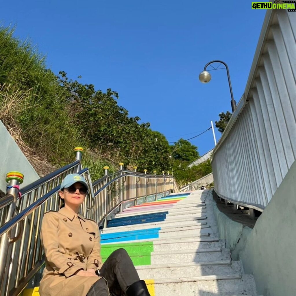 Lee Young-ae Instagram - 💜☺️🌸⚘️🌈🏃‍♀️ #당일치기 #부산 #기차여행 #힐링 #감사 #사랑