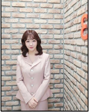 Lee Yu-ri Thumbnail - 4.9K Likes - Most Liked Instagram Photos