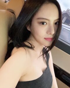 Lee Yul-eum Instagram - 🙄