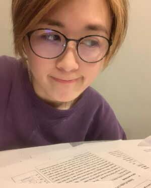 Leila Tong Instagram - 尋日出咗「我要考IELTS ep3」，本來我預計去到呢一集，英文應該會有明顯嘅進步，但事實上係退步。😔見到好多觀眾留言鼓勵我，支持我，但我竟然係退步，覺得自己真係好唔掂🤦🏻‍♀️
江麗娜，我知你仍然有好多恐懼，但你真係要好好努力一次，只要做到呢一次，你就會知點樣克服恐懼！一次！對得住自己咁樣努力一次！💪🏼

#我要考ielts