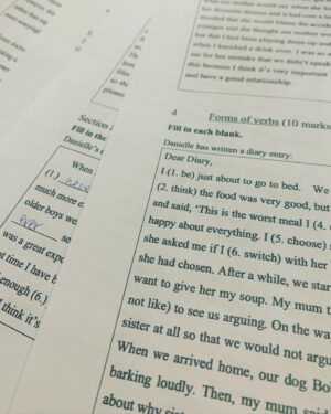 Leila Tong Instagram - 尋日出咗「我要考IELTS ep3」，本來我預計去到呢一集，英文應該會有明顯嘅進步，但事實上係退步。😔見到好多觀眾留言鼓勵我，支持我，但我竟然係退步，覺得自己真係好唔掂🤦🏻‍♀️
江麗娜，我知你仍然有好多恐懼，但你真係要好好努力一次，只要做到呢一次，你就會知點樣克服恐懼！一次！對得住自己咁樣努力一次！💪🏼

#我要考ielts