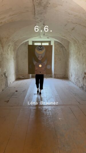 Léna Brauner Instagram - Umělkyně Léna Brauner zpřístupní svou výstavou prostory pražské Invalidovny veřejnosti. 
Po roce a půl je čas na další výstavu.
Na místě bude pro návštěvníky vytvořena unikátní třídenní událost, jejíž součástí bude kavárna s občerstvením, bar a obchod s tisky a porcelánem z ateliéru Lény Brauner, ale také hudba a výtvarné instalace. Mezi návštěvníky budou improvizovaně performovat mladí umělci. Všechny tři dny budete mít možnost se s Lénou setkat, protože bude pobíhat prostorem jako jedna z instalací.

Knížky na podpis a věnování vezměte s sebou.

Pokud máte chuť sladit dresscode s tématem výstavy, černý minimalismus a barokní prvky (paruky, bílé punčochy či znaménko krásy), jsou vítány. Jinak přijďte v čem chcete!

6.6. Od 16:16 do 22h
7.6. Od 16:16 do 22h
8.6. Od 12:12 do 22h

Vstup bude 150 Kč na místě

Link na event v biu