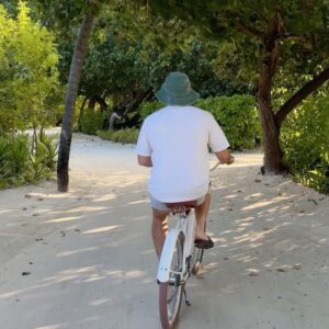Lena Meckel Instagram - Die Almans im Urlaub 🌴🍹 Letztes Bild neues Profilbild? 
Danke für die kleine Auszeit im Paradies @kudavillingiliresort / @segara 🙏🏽 Anzeige