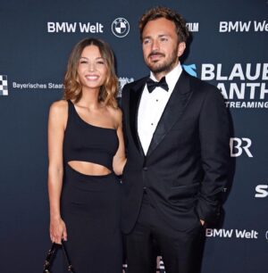 Lena Meckel Instagram - Ich glaube mein Lachen verrät nicht annähernd wie unfassbar stolz ich auf dich bin @davidhelmut 🖤 
So verdient!