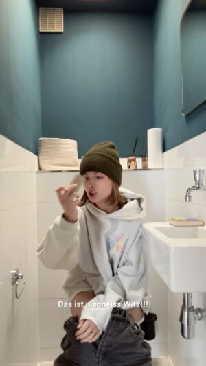 Lena Meckel Instagram - Endlich Nicht-Raucher ! 🖤🚫🚬