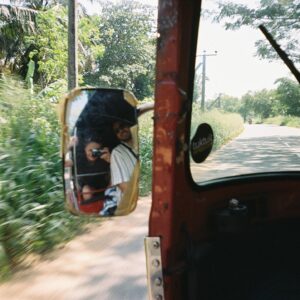Lena Meckel Instagram - Auf Bild 6, die wohl schönste Toilette Sri Lanka‘s, auf der man nur zu gern ein paar Stunden verweilte… gefolgt von einem Moment der Erleichterung danach… #analog #shots