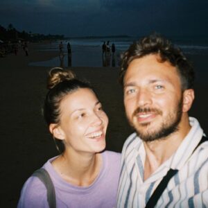 Lena Meckel Instagram - Auf Bild 6, die wohl schönste Toilette Sri Lanka‘s, auf der man nur zu gern ein paar Stunden verweilte… gefolgt von einem Moment der Erleichterung danach… #analog #shots