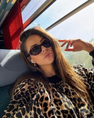 Lena Guillou Instagram - E N  V R A C 🩵

Bon dimanche à tous mes oisillons 🐥