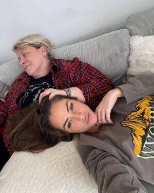 Lena Guillou Instagram - E N  V R A C 🩵

Bon dimanche à tous mes oisillons 🐥