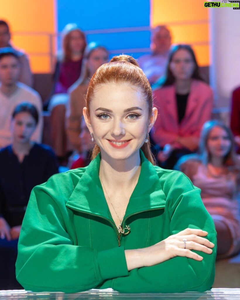 Lena Katina Instagram - Ловите моё участие в съемках первой программы "5 на 1" на канале Россия1🤠 смотри на платформе smotrim.ru я буду снова в 9-м выпуске)