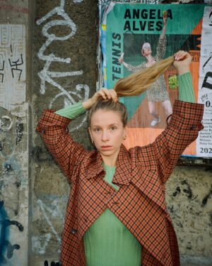 Lena Klenke Instagram - Anzeige / thursday afternoon, she’s dressed. for what? lets get coffee? lets go shopping? what should we do tonight? Is it Friday yet? anyway, GANT fall/winter is out now and these pieces made feel a type of way. check em out. @GANT #gant