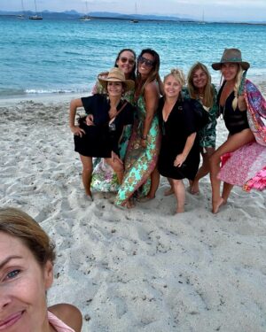 Lena Philipsson Instagram - Oj vilken resa det blev❤️
Strapatser, utmaningar och skratt när vi firade Sandra som fyllt 50!
Underbart! Tack alla!

@koffnersandra @lisastadell @jessicawahlgrennorman @pernillawahlgren @nannegronvall @hedlund_hanna