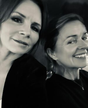 Lena Philipsson Instagram - Studie i svartvitt.
Jag och @mystadig på middag i stan igår.
Så mycket att prata om.
