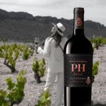 Lena Philipsson Instagram - PH Style Monastrell i samarbete med @wine.affair. Har du testat mitt rödvin från Juan Gil? Det passar bra att serveras som sällskapsvin, eller till buffémat, grillat, tapas, eller kanske till en mustig gryta. Ett smakrikt vin med inslag av skogshallon, mörka körsbär och björnbär. Vill du testa? Gå i så fall in på Systembolaget på nätet eller i just din butik och beställ hem vinet. Artikelnummer 5553601 PH Style Monastrell Pris: 99 kr | nr 5553601| 750 ml | Alk. 14 % Producent: Bodegas Juan Gil