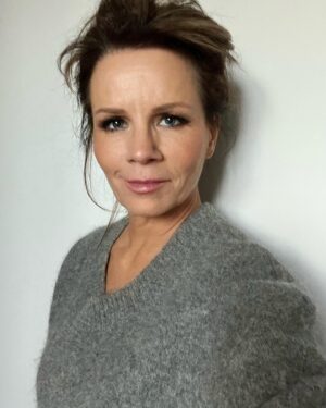 Lena Philipsson Instagram - Mys-söndag i favorittröjan.

Ibland är det konstigt hur man kan tveka inför ett plagg, som sen visar sig bli ens bästa kompis.

Mm, nu te.