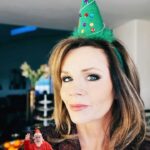 Lena Philipsson Instagram - God jul alla underbara människor därute!⭐️🧑‍🎄🎄 Stor julkram från mig❤️❤️❤️💋