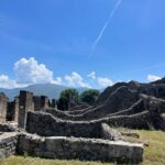 Leonor Seixas Instagram - Emocionada. Concretizei mais um sonho. Finalmente conheci Pompeia, que na verdade se diz Pompeios. É tão mais magnífica do que imaginei!!! Esta cidade romana ficou conhecida por ter sido o palco de uma enorme erupção vulcânica do Monte Vesúvio, que destruiu tudo. Foi em 79dc.