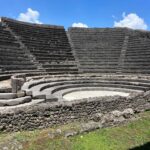 Leonor Seixas Instagram - Emocionada. Concretizei mais um sonho. Finalmente conheci Pompeia, que na verdade se diz Pompeios. É tão mais magnífica do que imaginei!!! Esta cidade romana ficou conhecida por ter sido o palco de uma enorme erupção vulcânica do Monte Vesúvio, que destruiu tudo. Foi em 79dc.