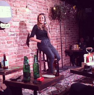 Lesli Karavil Instagram - Aylak bar @tuzbiberstandup her ne olursa olsun güzel iş benim ki #içerdekadınstandupçıvar #standupshow #womenpower