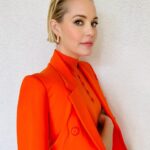 Leslie Bibb Instagram - one press junket two days in chicago three lewks... @aboutmyfather #memorialdayweekend @rachelgoodwinmakeup @jeanannwilliams @hairbyjohnd #dreamteam