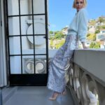 Leslie Bibb Instagram – laid back 🩵…
i just dig this @galvanlondon fit so much that i needed to show her some more 🩵… #cozyandchic