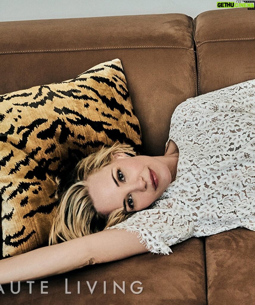 Leslie Bibb Instagram - @palmroyaletv star @mslesliebibb is officially saying “yes” to life. The star has been a Hollywood staple for nearly 20 years, but 2024 is her moment (and not just because an astrologer told her so). As she films @thewhitelotus [“It’s seriously unreal.”] Haute Living caught up with the TV darling to reflect on a career rife with stops and starts as look forward to the bright next chapter at the link in bio. @mslesliebibb @laurainwonderland__ @marksquires_studio @erinmcsherry @bridgetbragerhair @brittsully @sreyninpeng @palmroyaletv @appletv @thewhitelotus Shot on location at: 1225 Chickory Ln, Los Angeles