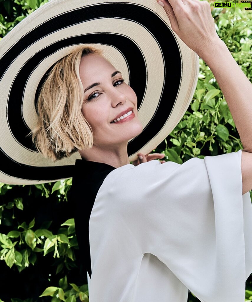 Leslie Bibb Instagram - @palmroyaletv star @mslesliebibb is officially saying “yes” to life. The star has been a Hollywood staple for nearly 20 years, but 2024 is her moment (and not just because an astrologer told her so). As she films @thewhitelotus [“It’s seriously unreal.”] Haute Living caught up with the TV darling to reflect on a career rife with stops and starts as look forward to the bright next chapter at the link in bio. @mslesliebibb @laurainwonderland__ @marksquires_studio @erinmcsherry @bridgetbragerhair @brittsully @sreyninpeng @palmroyaletv @appletv @thewhitelotus Shot on location at: 1225 Chickory Ln, Los Angeles