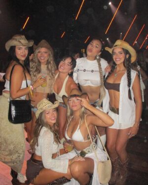 Leslie Golden Instagram - Long live COWGIRLS🌵✨