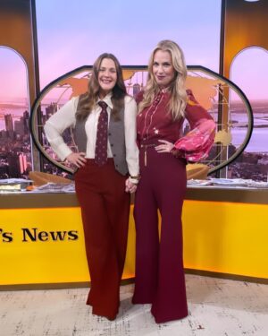 Leslie Grossman Instagram - I could have talked to this wonderful person all day. Thank you @thedrewbarrymoreshow for having me.