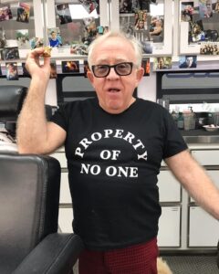Leslie Grossman Instagram - I love this picture of Leslie. It’s exactly who he was. The most fun in the makeup trailer with the best stories and the biggest heart. A true joy to work with. Sending love to his people who loved him dearly.