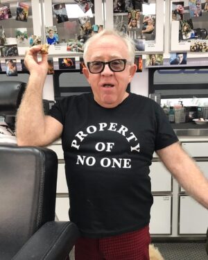 Leslie Grossman Instagram - I love this picture of Leslie. It’s exactly who he was. The most fun in the makeup trailer with the best stories and the biggest heart. A true joy to work with. Sending love to his people who loved him dearly.