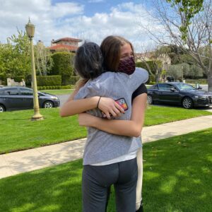 Leslie Grossman Instagram - Fully vaccinated grandma and grandpa hugs. You don’t realize how important it is until you can’t do it. This made my parents whole weekend. Please when it is your turn get vaccinated so we can put this awful time behind us and look forward to better days ahead💕
