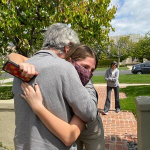 Leslie Grossman Instagram - Fully vaccinated grandma and grandpa hugs. You don’t realize how important it is until you can’t do it. This made my parents whole weekend. Please when it is your turn get vaccinated so we can put this awful time behind us and look forward to better days ahead💕