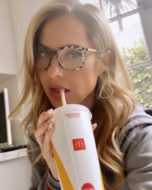 Leslie Grossman Instagram - My one resolution was not to drink McDonald’s coke and I already broke it so I guess that’s the energy I am bringing in to 2022✨