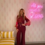 Leslie Grossman Instagram - I could have talked to this wonderful person all day. Thank you @thedrewbarrymoreshow for having me.