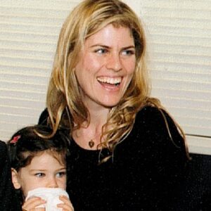 Leslie Grossman Instagram - We lost my precious beautiful perfect sister-in-law Shannon and my heart is shattered. She was a perfect person to me.  Every dream and hope I had for my family’s future had her at the center of it.  She fought cancer with the fierceness of the absolute warrior she was right up until the bitter end. I always told Shannon how much I loved her and I am so happy I did. We needed at least 50 more years with her and the absolute injustice of her death is infuriating. She was the best mom wife auntie sister daughter friend therapist and person. Tell the people you love in your life what they mean to you because not one single day is promised. I will miss her every day with every fiber of my being for the rest of my life. ***Link in my bio to donate in Shannon’s memory to breast cancer research so this doesn’t have to happen to anyone else’s family. My niece Sofia put it together❤️
