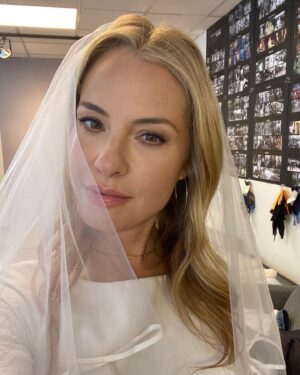 Leslie Grossman Instagram - Don’t miss tonight’s @ahsfx finale to see me in a wedding dress if you’re into that kind of thing  #ahsnyc