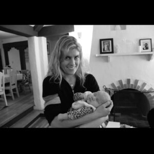 Leslie Grossman Instagram - We lost my precious beautiful perfect sister-in-law Shannon and my heart is shattered. She was a perfect person to me.  Every dream and hope I had for my family’s future had her at the center of it.  She fought cancer with the fierceness of the absolute warrior she was right up until the bitter end. I always told Shannon how much I loved her and I am so happy I did. We needed at least 50 more years with her and the absolute injustice of her death is infuriating. She was the best mom wife auntie sister daughter friend therapist and person. Tell the people you love in your life what they mean to you because not one single day is promised. I will miss her every day with every fiber of my being for the rest of my life. ***Link in my bio to donate in Shannon’s memory to breast cancer research so this doesn’t have to happen to anyone else’s family. My niece Sofia put it together❤️