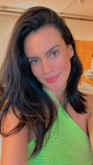 Letícia Lima Instagram - Muito feliz que agora tenho uma lojinha real oficial no @enjoei 💖 Link na minha bio e nos stories 
E venham me dizer o que estão achando!!!