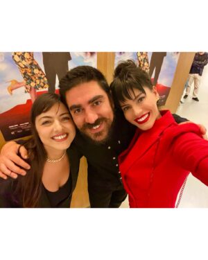 Letícia Lima Instagram - Um pouquinho da emocionante noite de ontem! Assistimos pela primeira vez nosso longa @nasondasdafe que filmamos em 2018 🥰 que alegria sentir que toda aquela energia incrível ainda está aqui ♥️ foi como reviver um passado feliz e renovar as esperanças 🤩
Obrigada @marceloadnet0
♥️
E catem na última foto o cartaz lindão e o elenco pesadíssimo!
.
@casefilmes
@imagemfilmes
@fernandaribasproducoes