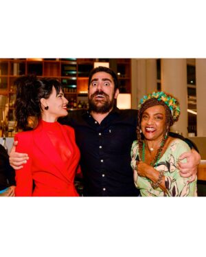 Letícia Lima Instagram - Um pouquinho da emocionante noite de ontem! Assistimos pela primeira vez nosso longa @nasondasdafe que filmamos em 2018 🥰 que alegria sentir que toda aquela energia incrível ainda está aqui ♥️ foi como reviver um passado feliz e renovar as esperanças 🤩
Obrigada @marceloadnet0
♥️
E catem na última foto o cartaz lindão e o elenco pesadíssimo!
.
@casefilmes
@imagemfilmes
@fernandaribasproducoes